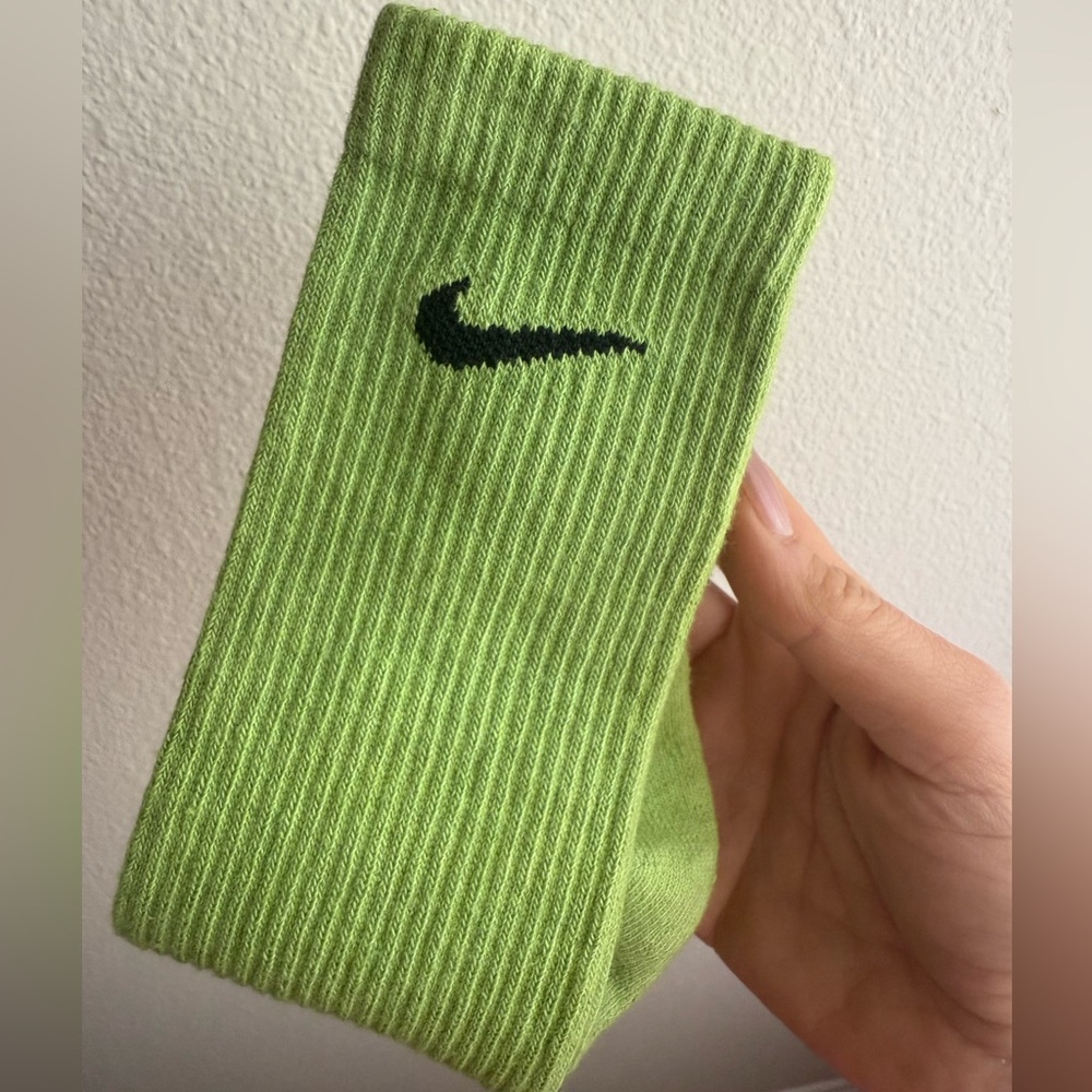 Nike Hand Dyed Green Crew Socks-Adult Unisex size medium -BRAND NEW